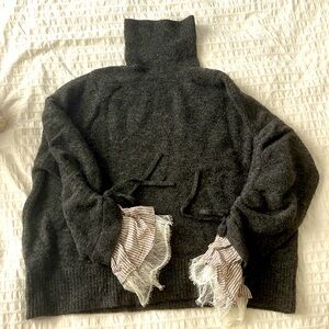 Cinq a sept turtleneck sweater with beautiful feminine sleeve details in XS